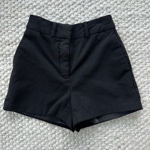Black agency shorts 3in (Aritzia)